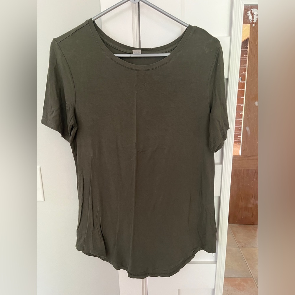 Olive flowey short sleeve top